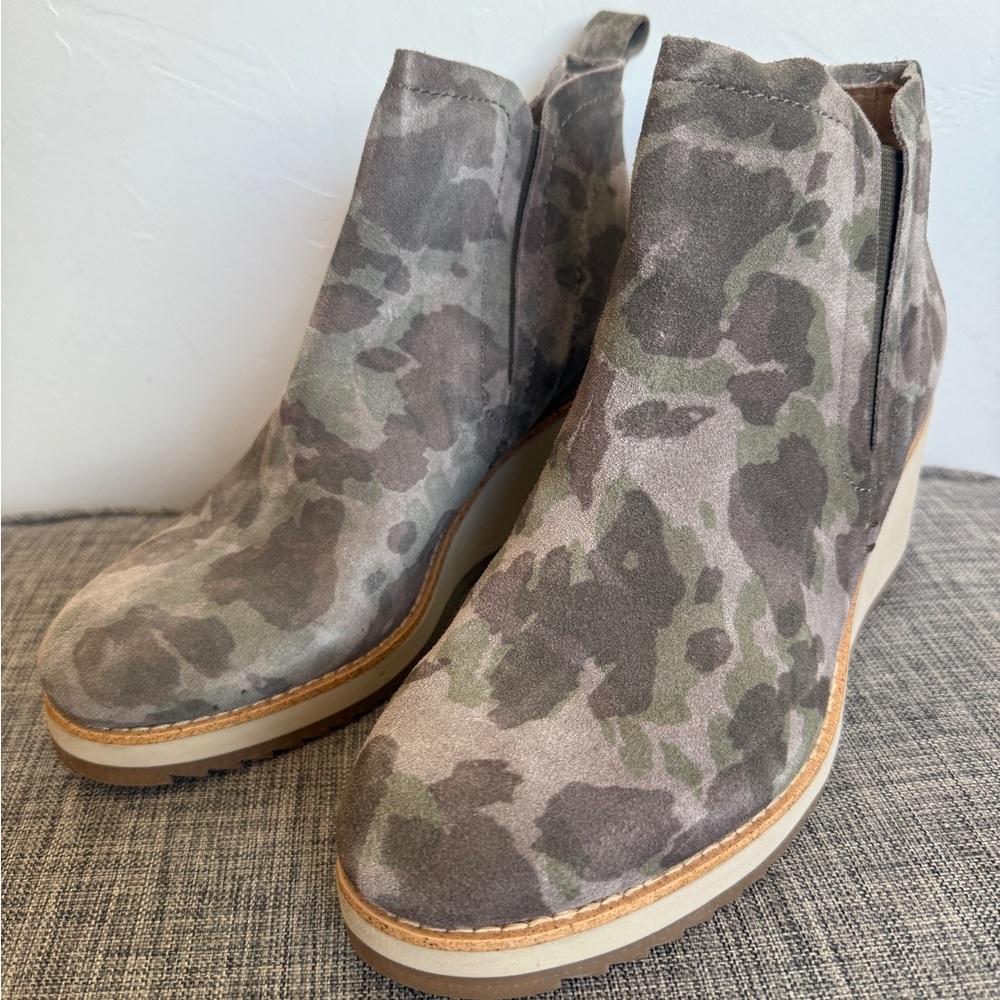 Sofft Camouflage Ankle Booties